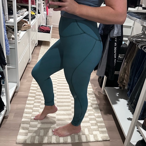 Lululemon NWT limited edition ribbed leggings - Picture 4 of 4